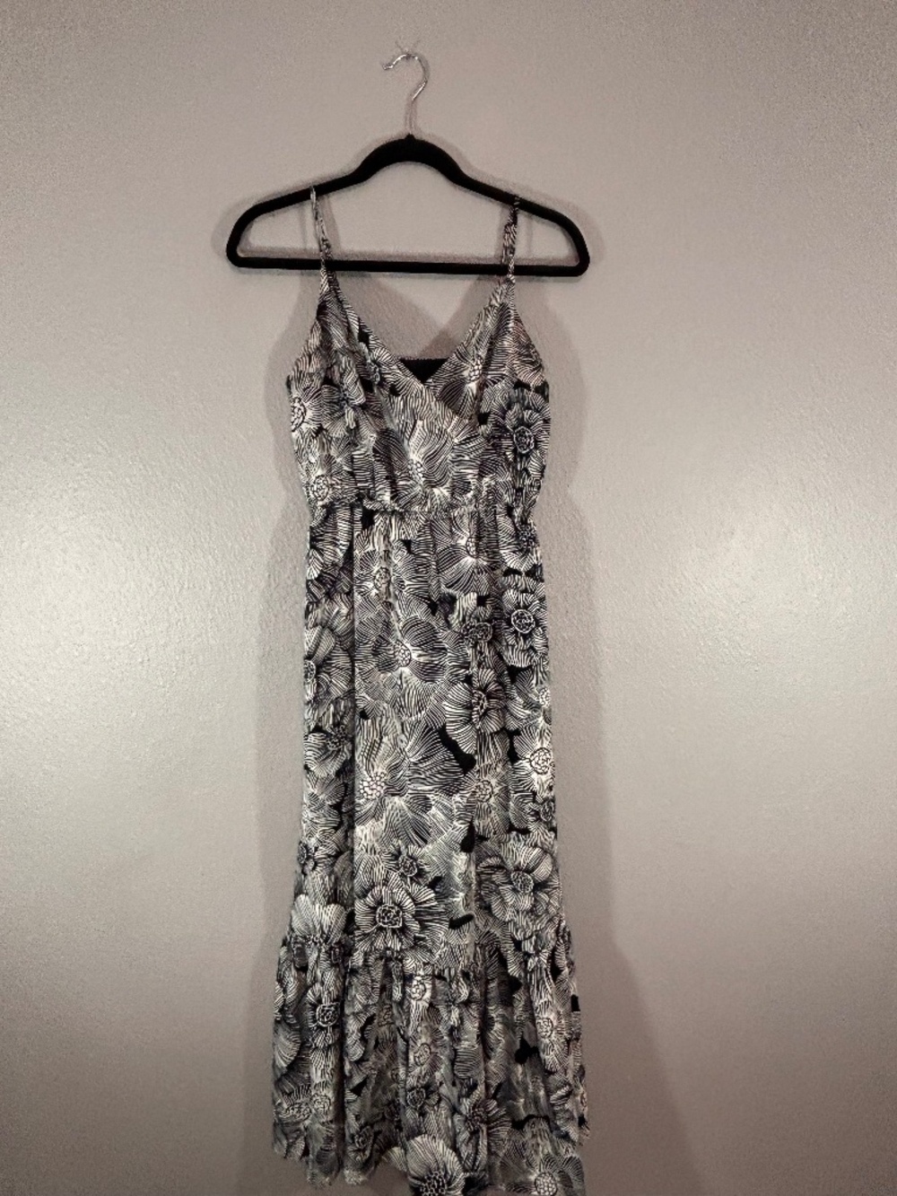 Womens Express Black White Floral V-Neck Maxi Dress Size Small